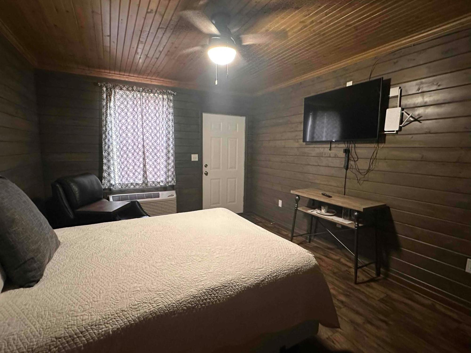 Turn On Inn Lake Village Δωμάτιο φωτογραφία